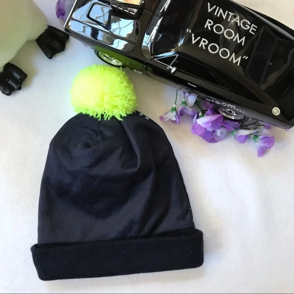 Nike NWOT Beanie with Gloves Set Youth OS (8/20)